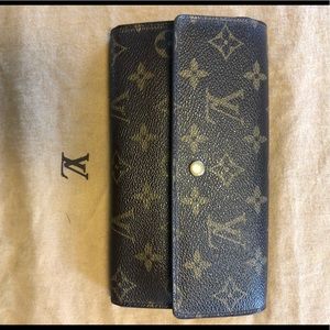 Louis Vuitton wallet gently used